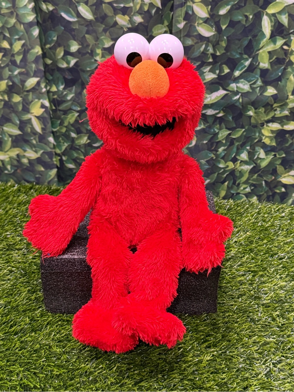 2021 Hasbro Sesame Street Tickliest Tickle Me Elmo 14" Talking Kicking Plush